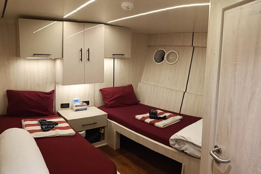 Twin bed cabin